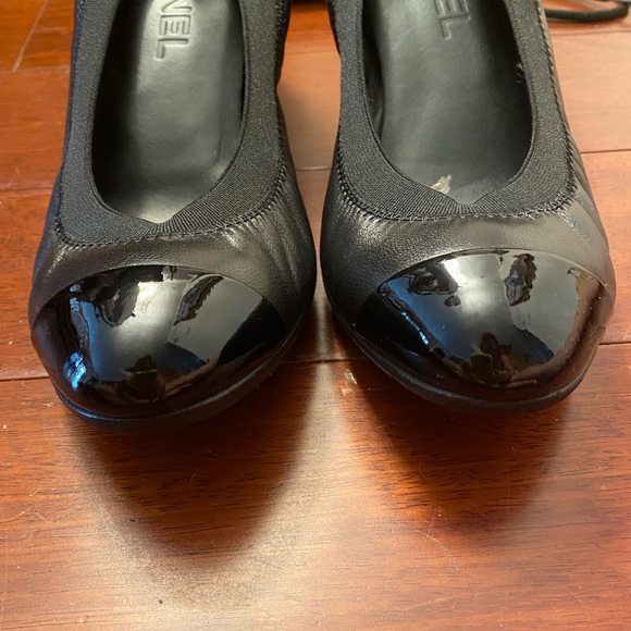 Chanel Black Leather and Patent Slip on Pumps Size 38 - Picture 2 of 8